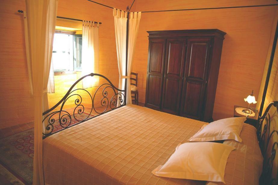 Mas Peraquintana Guest House L' Escala Bagian luar foto